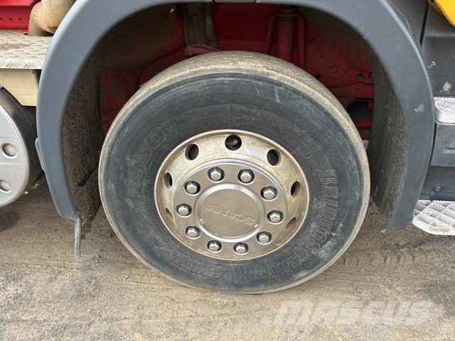 Scania P440 Treileri ar āķi