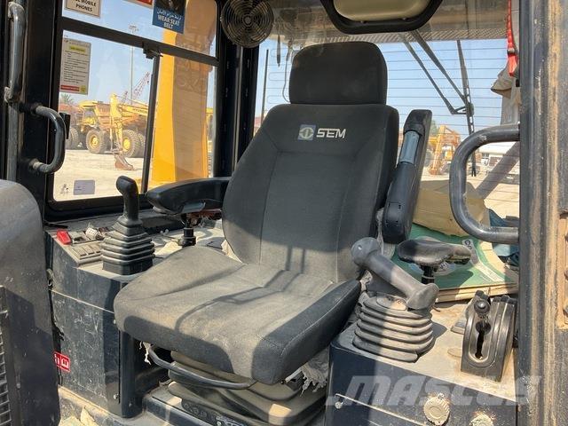 SEM 822D Kāpurķēžu buldozeri