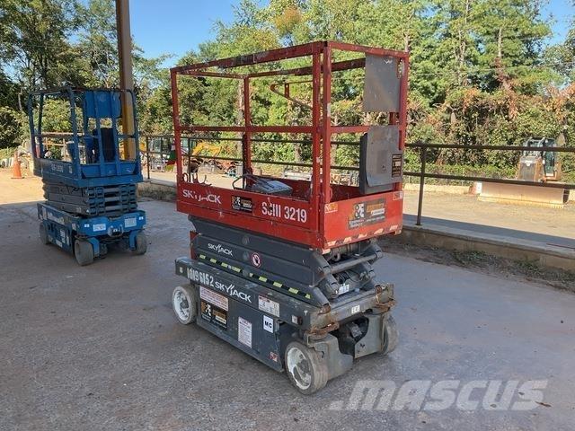 SkyJack 3219 Šķerveida pacēlāji