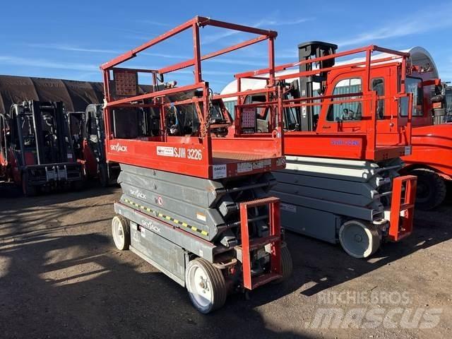 SkyJack 3226 Šķerveida pacēlāji