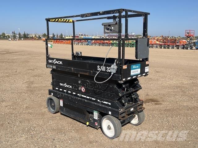 SkyJack SJ3226 Šķerveida pacēlāji