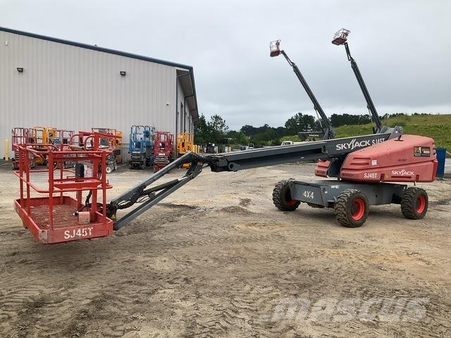 SkyJack SJ45T Teleskopiskie pacēlāji