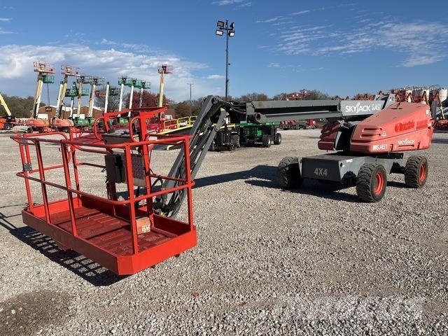 SkyJack SJ45T Teleskopiskie pacēlāji