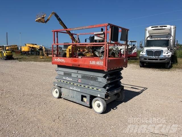 SkyJack SJ4632 Šķerveida pacēlāji