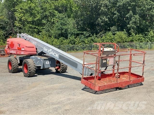 SkyJack SJ61T Teleskopiskie pacēlāji