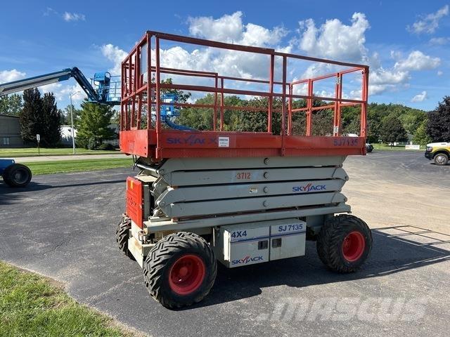 SkyJack SJ7135 Šķerveida pacēlāji