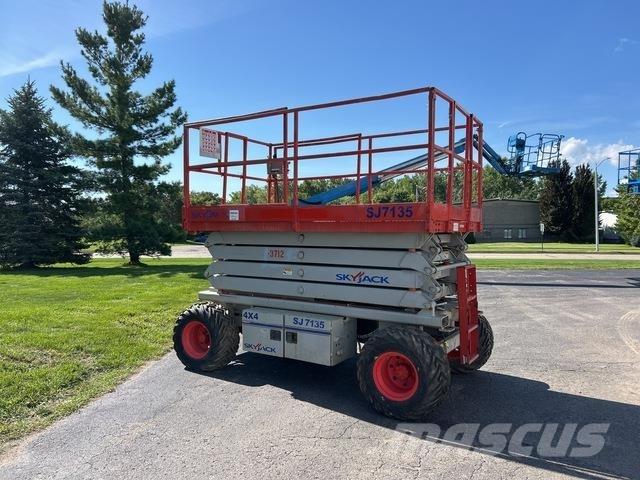 SkyJack SJ7135 Šķerveida pacēlāji