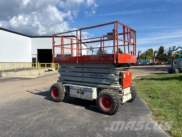 SkyJack SJ7135 Šķerveida pacēlāji