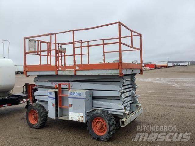 SkyJack SJ8841 Šķerveida pacēlāji