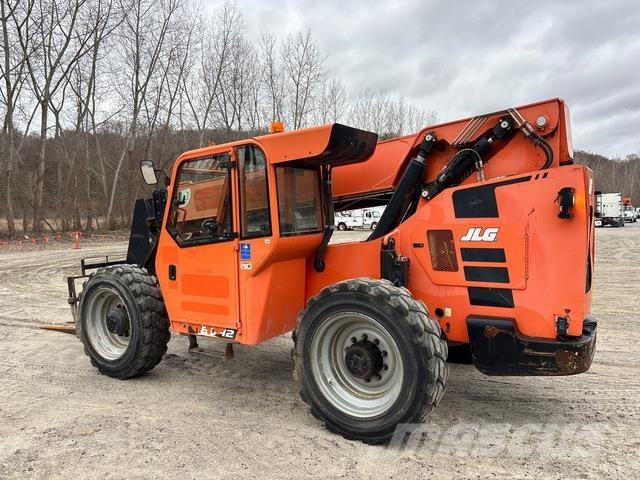 SkyTrak 8042 Teleskopiskie manipulatori