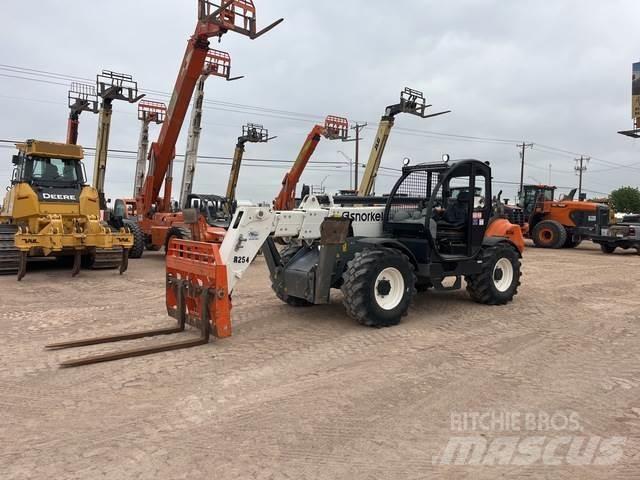 Snorkel SR1054 Teleskopiskie manipulatori