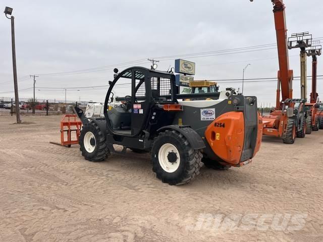 Snorkel SR1054 Teleskopiskie manipulatori