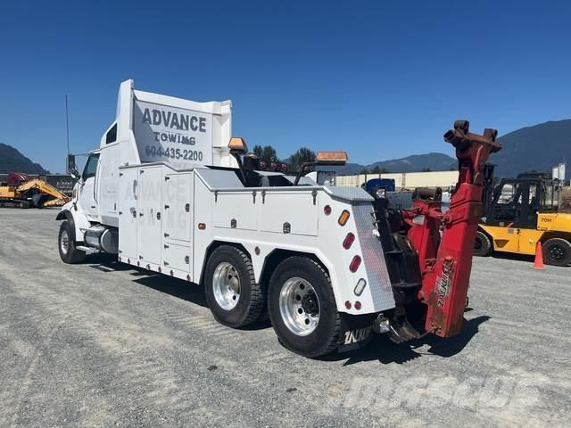 Sterling L9500 Evakuators ar manipulatoru
