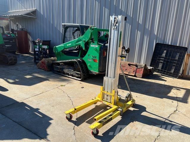 Sumner 2010 Pacēlāji, vinčas un materiālu lifti