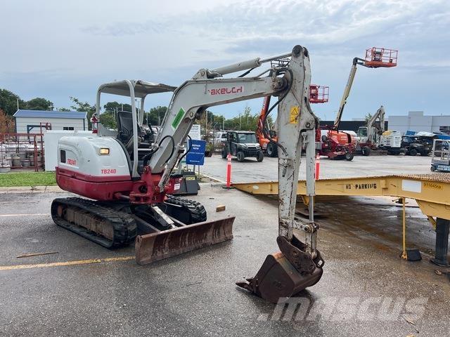 Takeuchi TB240 Kāpurķēžu ekskavatori