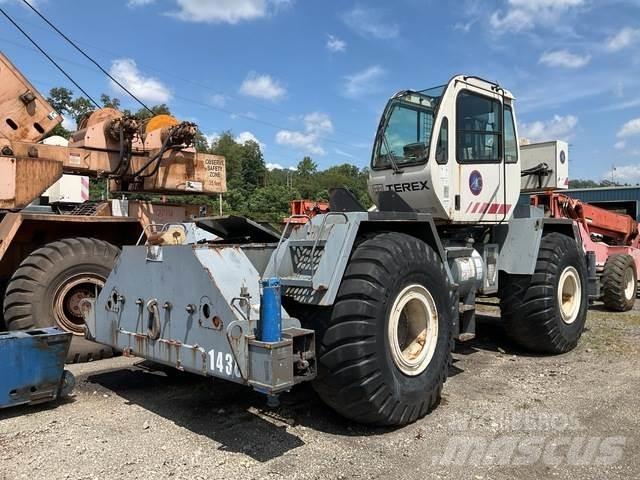 Terex RT335-1 Celtņi nelīdzenām virsmām