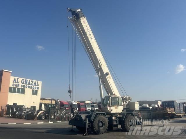 Terex RT555 Celtņi nelīdzenām virsmām