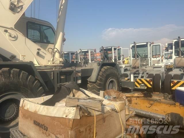 Terex RT555 Celtņi nelīdzenām virsmām