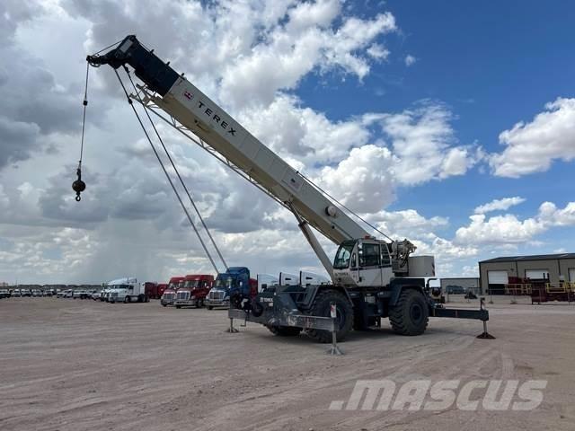 Terex RT555-2 Celtņi nelīdzenām virsmām