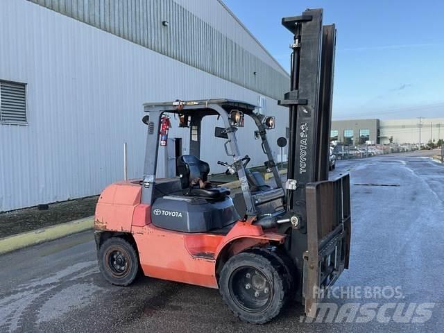 Toyota 7FGKU40 Būvniecība- Citi