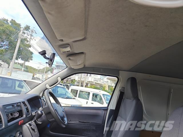 Toyota Hiace Mikroautobusi