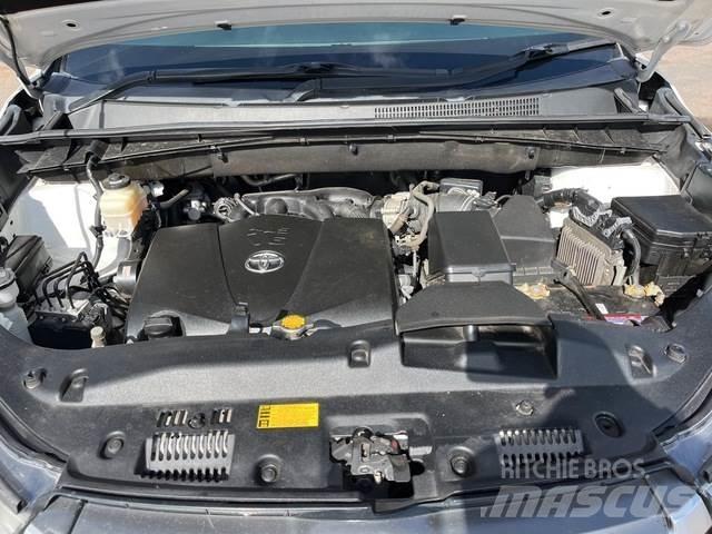 Toyota Kluger Automašīnas