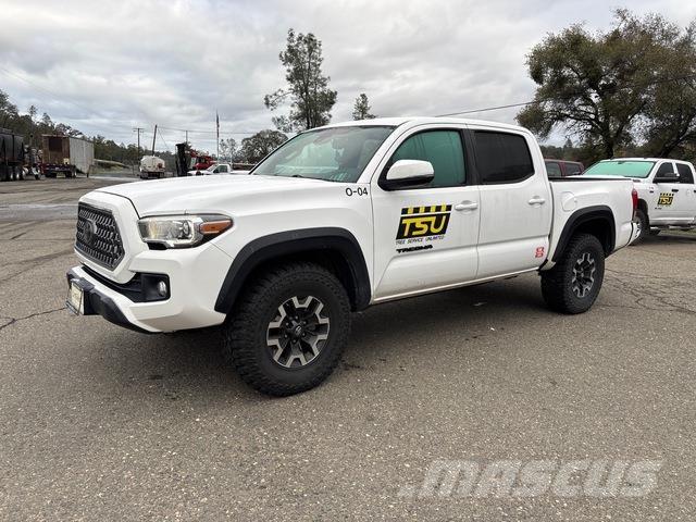 Toyota Tacoma Vieglais kravas automobilis/izkraušana no sāniem