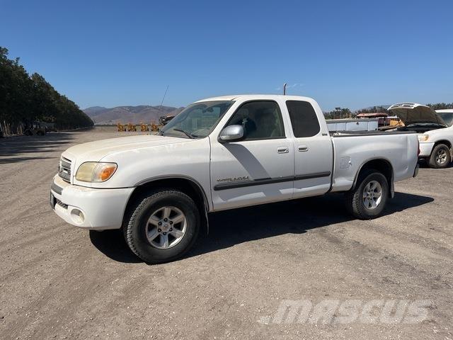 Toyota Tundra Vieglais kravas automobilis/izkraušana no sāniem