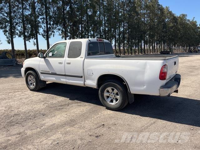 Toyota Tundra Vieglais kravas automobilis/izkraušana no sāniem