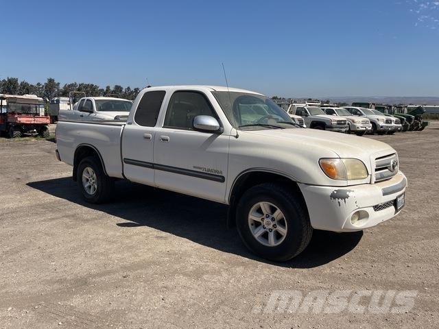 Toyota Tundra Vieglais kravas automobilis/izkraušana no sāniem