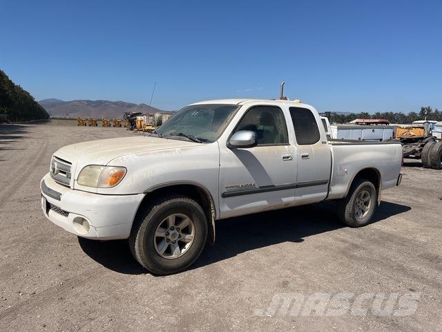 Toyota Tundra Vieglais kravas automobilis/izkraušana no sāniem