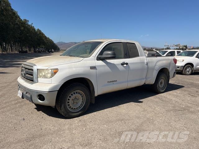 Toyota Tundra Vieglais kravas automobilis/izkraušana no sāniem