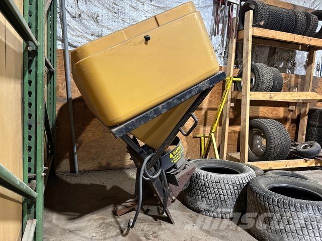  Trailhawk 750 Smilšu un sāls kaisītāji