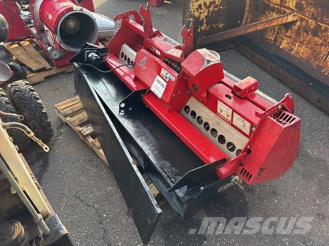 Ventrac EA600 Aeratori un augsnes frēzes