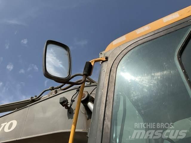 Volvo EC210D Kāpurķēžu ekskavatori