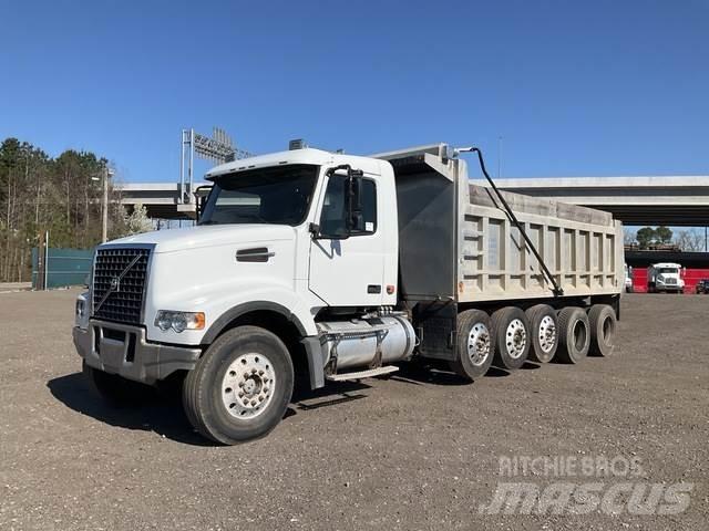 Volvo VHD Pašizgāzējs