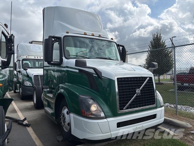 Volvo VNL42T Vilcēji