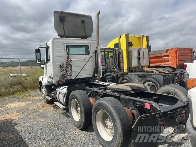 Volvo VNL64 Vilcēji