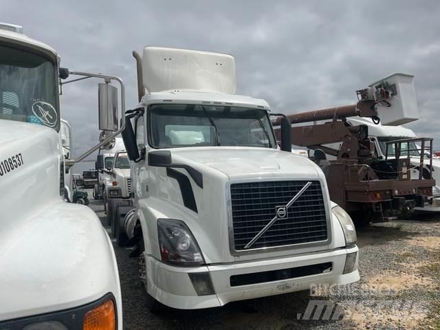 Volvo VNL64 Vilcēji