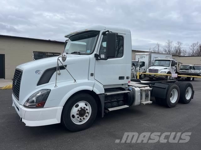 Volvo VNL64T Vilcēji