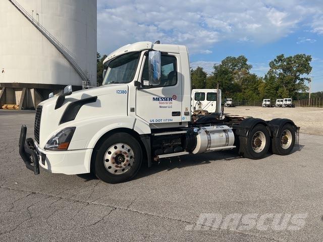 Volvo VNL64T Vilcēji