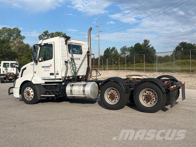 Volvo VNL64T Vilcēji