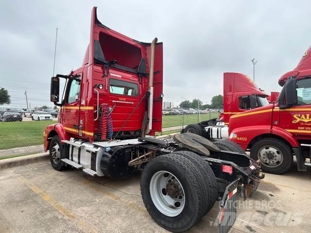 Volvo VNM42T Vilcēji