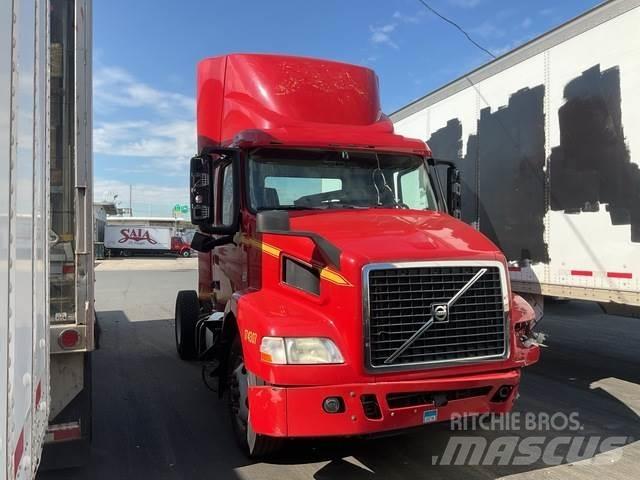 Volvo VNM42T Tractor Units