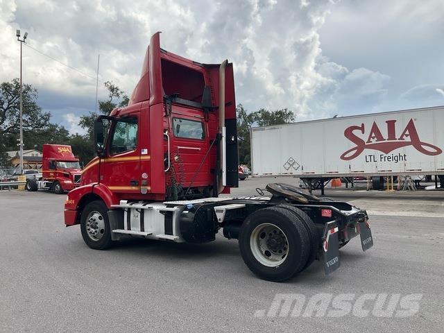 Volvo VNM42T Vilcēji