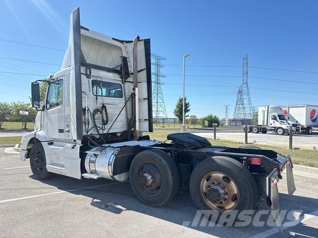 Volvo VNM64T Vilcēji