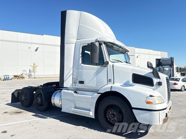 Volvo VNM64T Vilcēji
