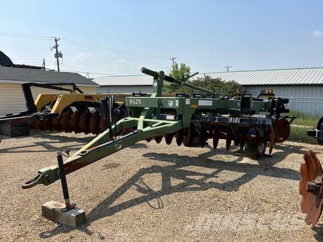 Wishek 842N Cita augsnes apstrādes tehnika un papildaprīkojums