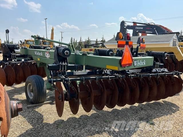 Wishek 842N Cita augsnes apstrādes tehnika un papildaprīkojums