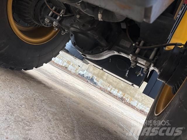 XCMG 938U Iekrāvēji uz riteņiem